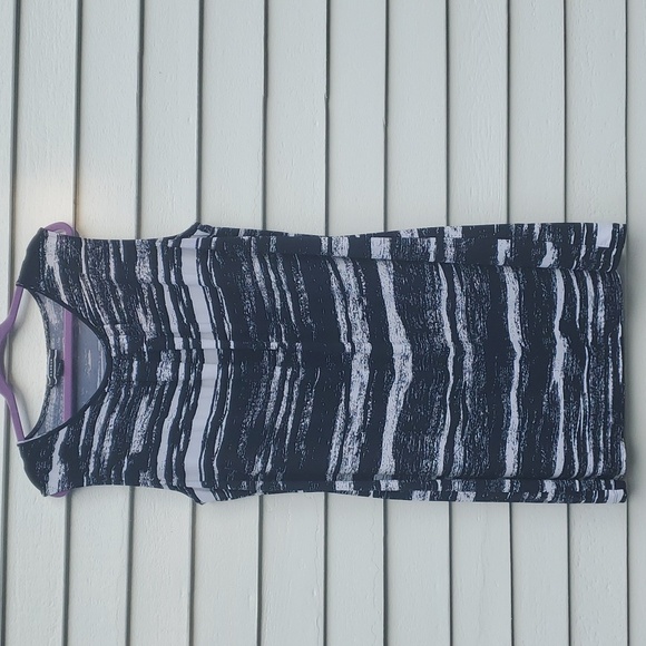 Basque Striped Sleeveless Stretch Material Dress - Picture 9 of 10